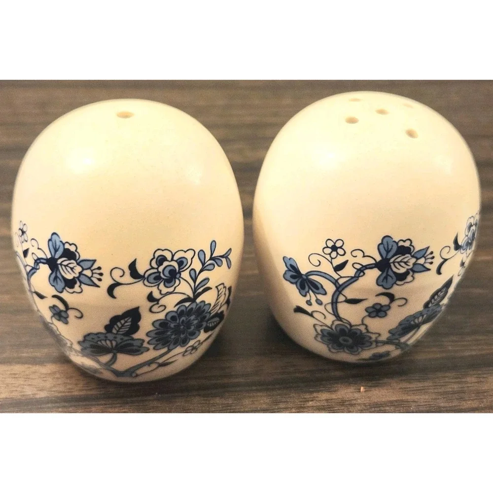 2-VINTAGE BLUE ONION SALT AND PEPPER SHAKERS UNMARKED 2-1/2